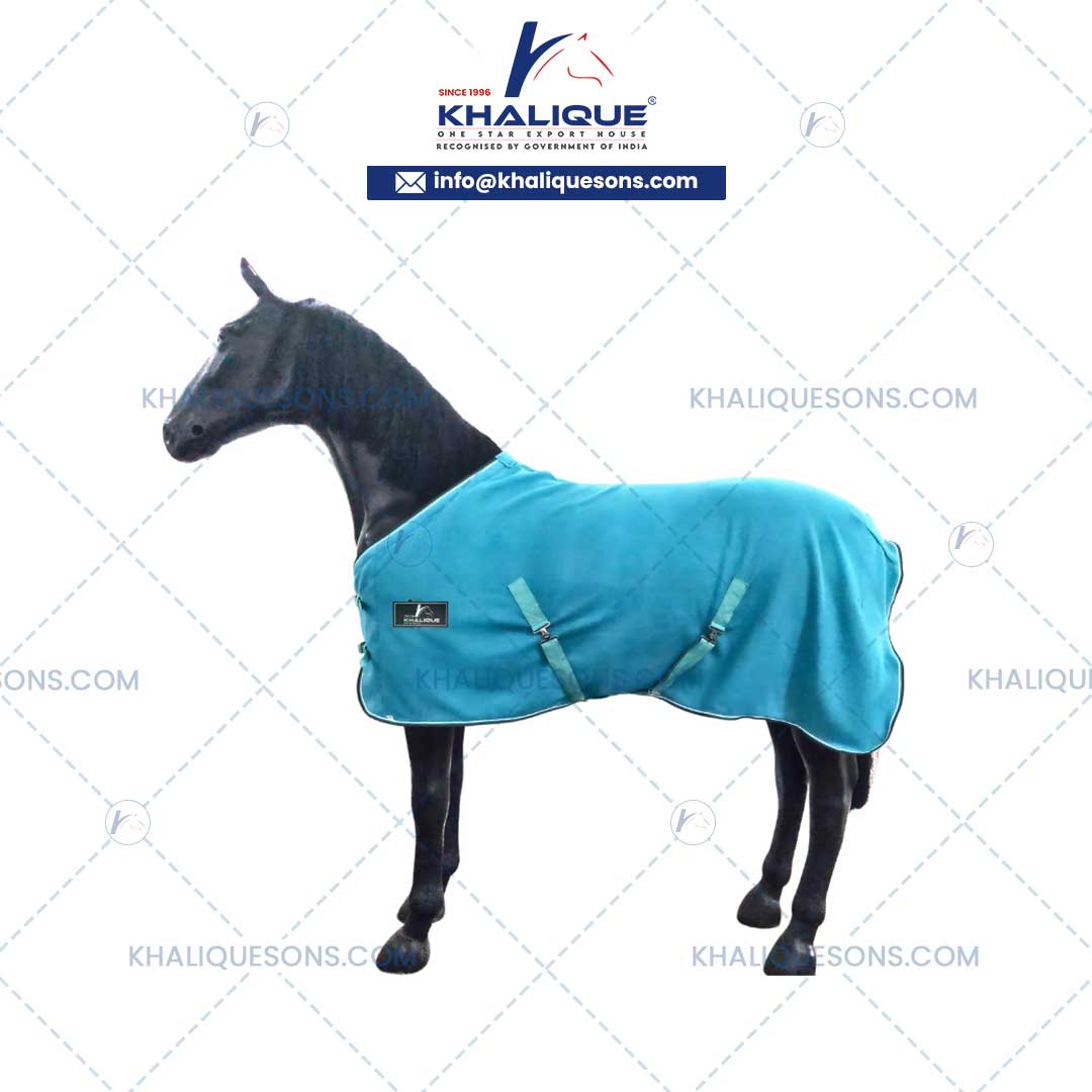 Suede fleece rug with cross surcingle